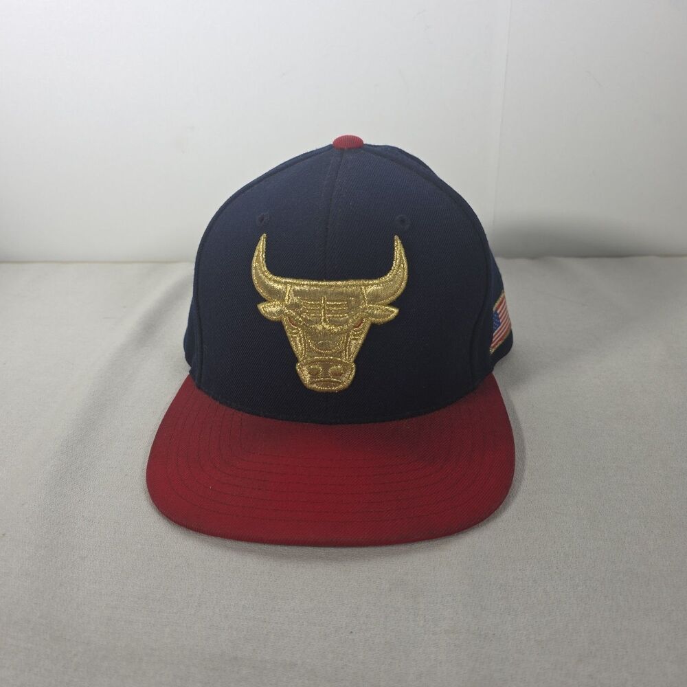 Men's Chicago Bulls Mitchell & Ness Navy/Red Adjustable Snapback Hat